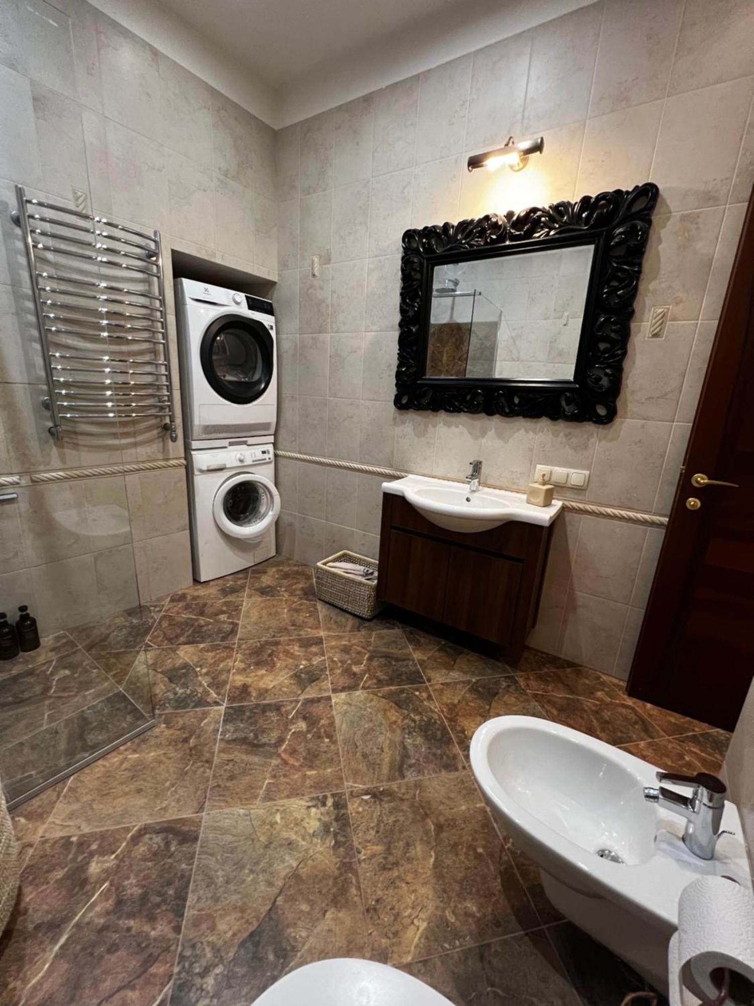 Luxury Old Town Apartment วิลนีอุส ภายนอก รูปภาพ